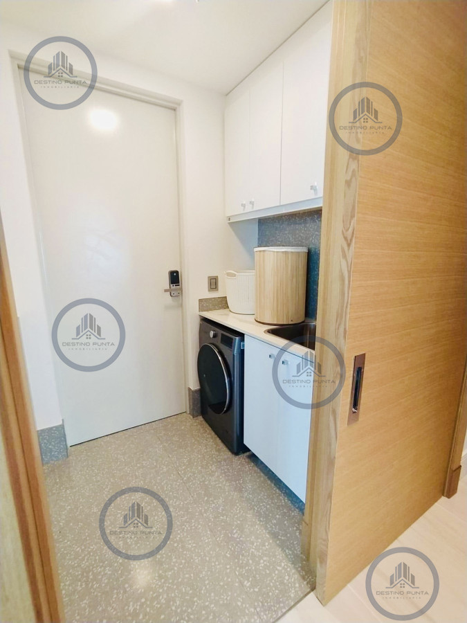 Apartamento ID.2287 - Exclusiva unidad de 4 dormitorios en suite en Fendi Chateu Playa Mansa Disponible Alquiler Anual