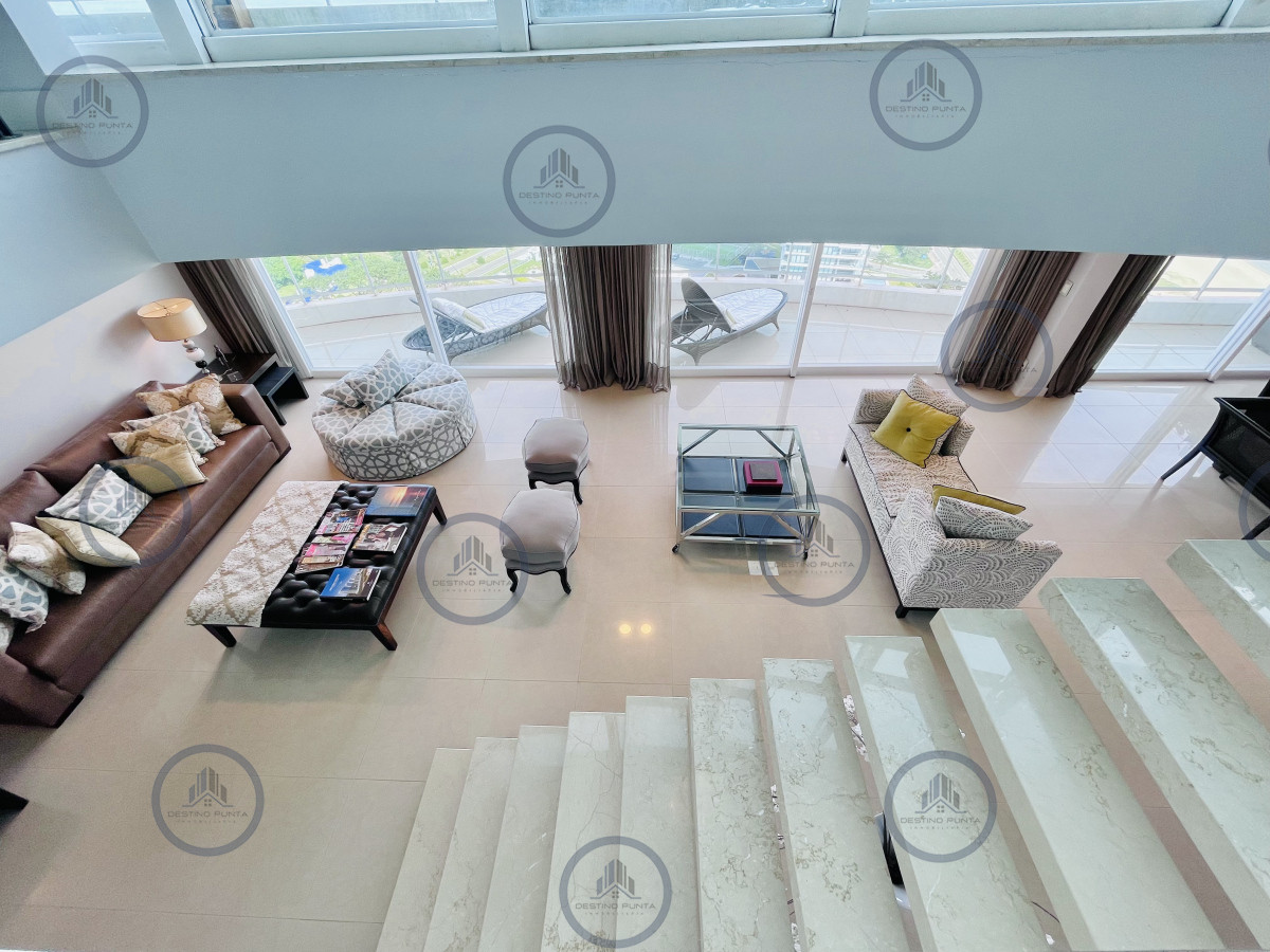 Apartamento ID.2300 - Lujoso Penthouse de 4 Dormitorios con Vista al Mar sobre Playa Mansa, Punta del Este