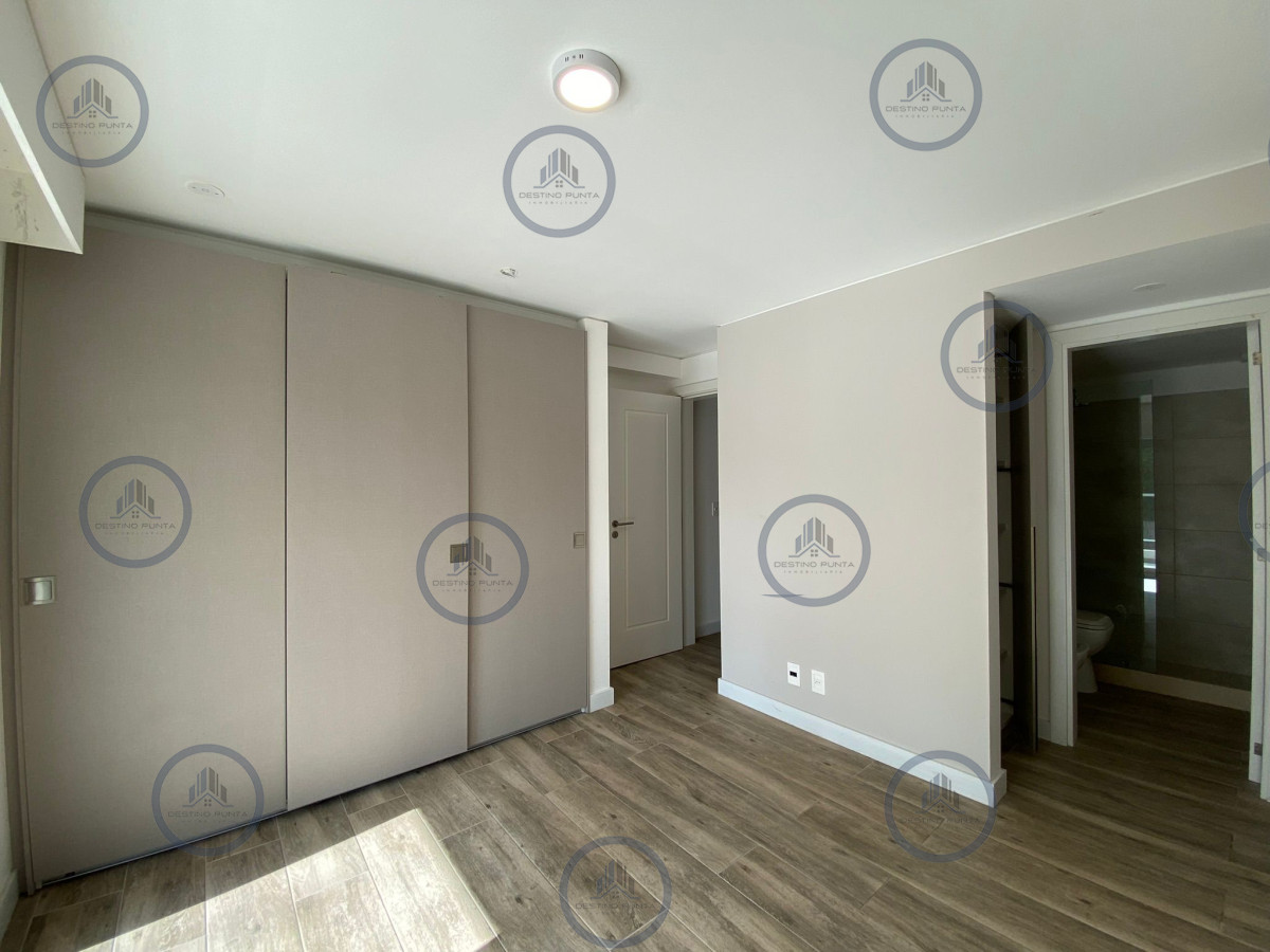Apartamento ID.777 - Espectacular Apartamento de Dos Dormitorios, Dependencia y Parrillero a Estrenar en Punta del Este