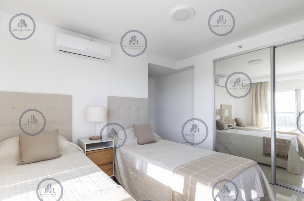 Apartamento ID.171 - Moderno Penthouse con Vista al Mar, en Playa Brava, 3 Dormitorios con Parrillero y Dependencia de servicio