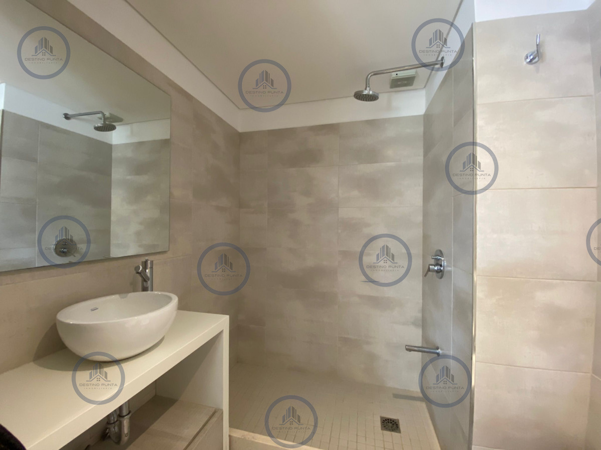 Apartamento ID.777 - Espectacular Apartamento de Dos Dormitorios, Dependencia y Parrillero a Estrenar en Punta del Este