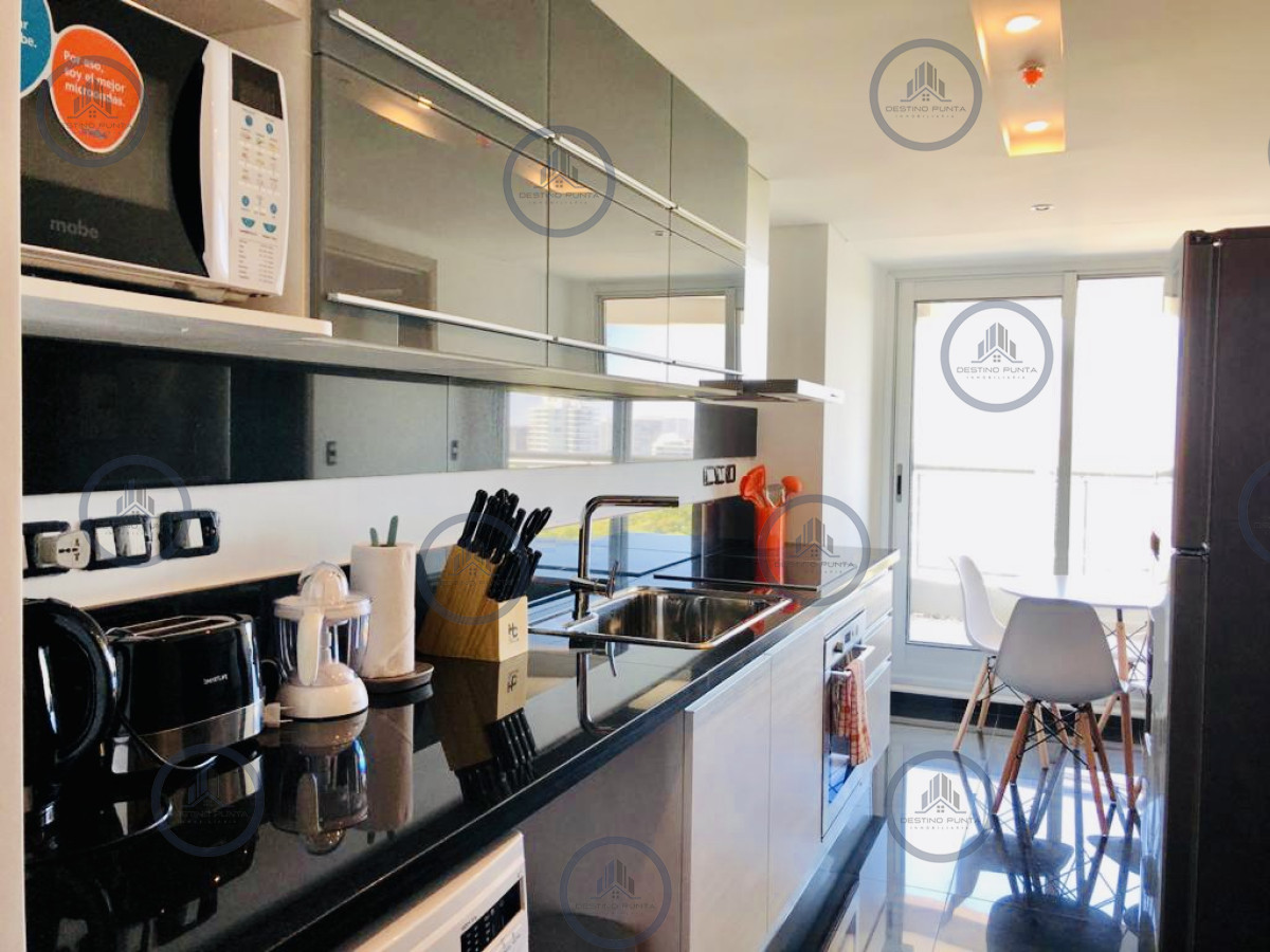 Apartamento ID.167 - Venta y alquiler temporario de apartamento piso alto en torre con servicios. Dos dormitorios más dependencia 