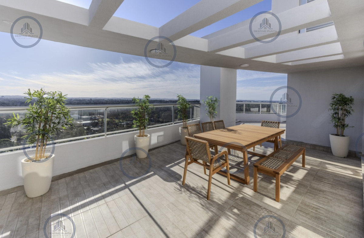 Apartamento ID.171 - Moderno Penthouse con Vista al Mar, en Playa Brava, 3 Dormitorios con Parrillero y Dependencia de servicio