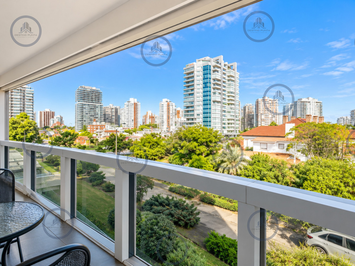 Apartamento ID.3307 - Moderno Apartamento de 1 Dormitorio en Suite a pasos del mar. Playa Mansa, Punta del Este