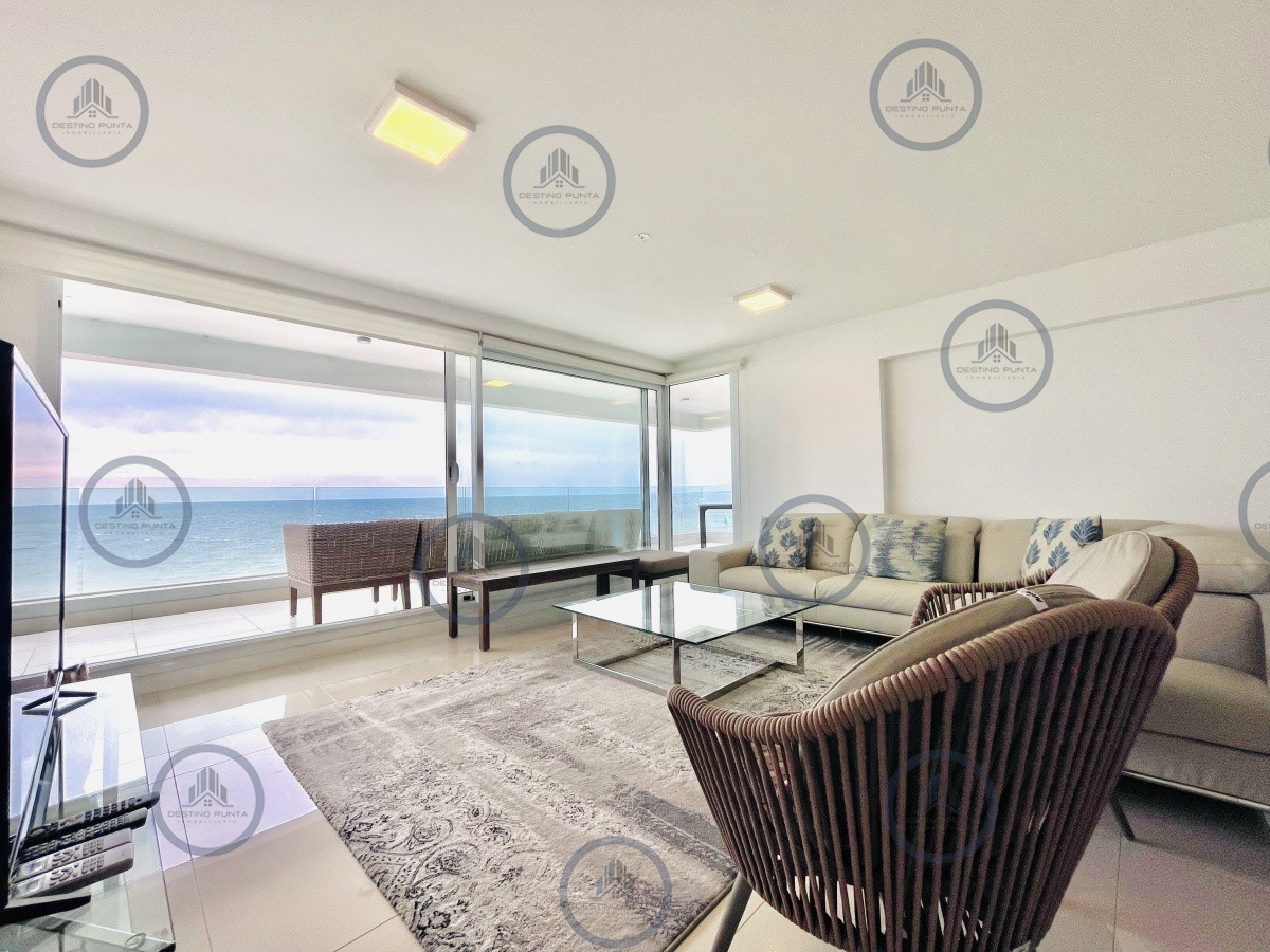 Apartamento ID.304 - Apartamento de 3 Dormitorios y Parrillero Frente al Mar, Playa Mansa