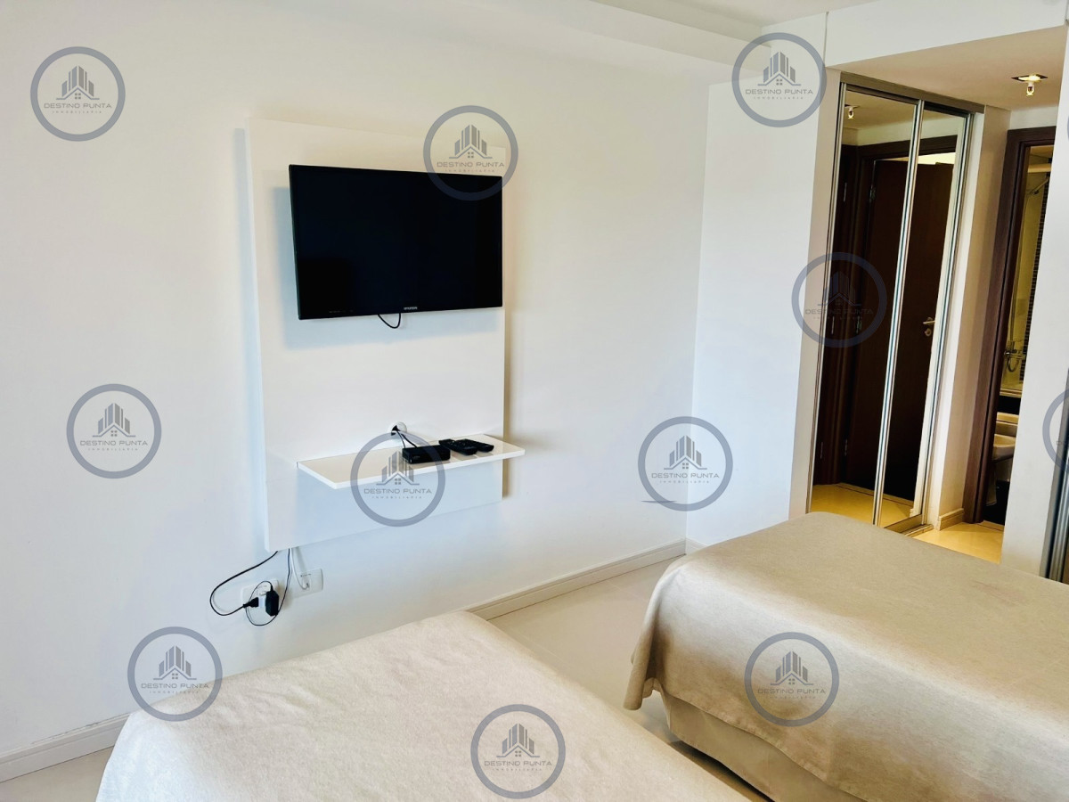 Apartamento ID.441 - Apartamento de 2 Dormitorios + Servicio en Playa Brava