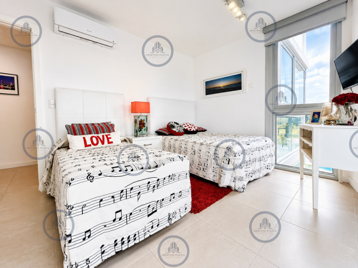 Apartamento ID.272 - Oportunidad en Venta Maravilloso departamento esquinero en Torre Le Parc, Playa Brava, Punta del Este