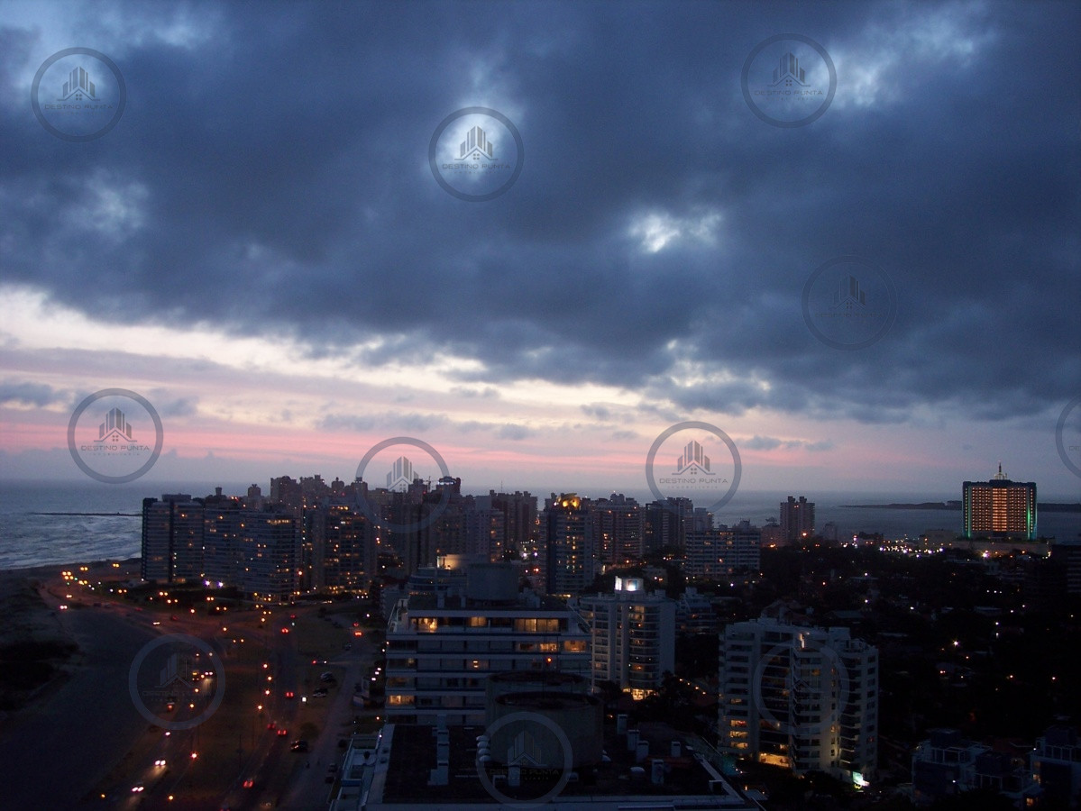 Apartamento ID.219 - Alquiler temporario de apartamento esquinero piso alto en Torre Le Parc, Playa Brava