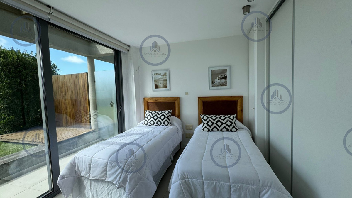 Apartamento ID.2426 - Alquiler temporal de apartamento de 2 dormitorios con parrillero y patio en punta ballena 
