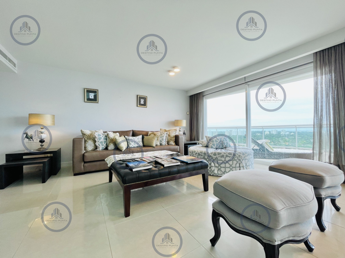 Apartamento ID.2300 - Lujoso Penthouse de 4 Dormitorios con Vista al Mar sobre Playa Mansa, Punta del Este