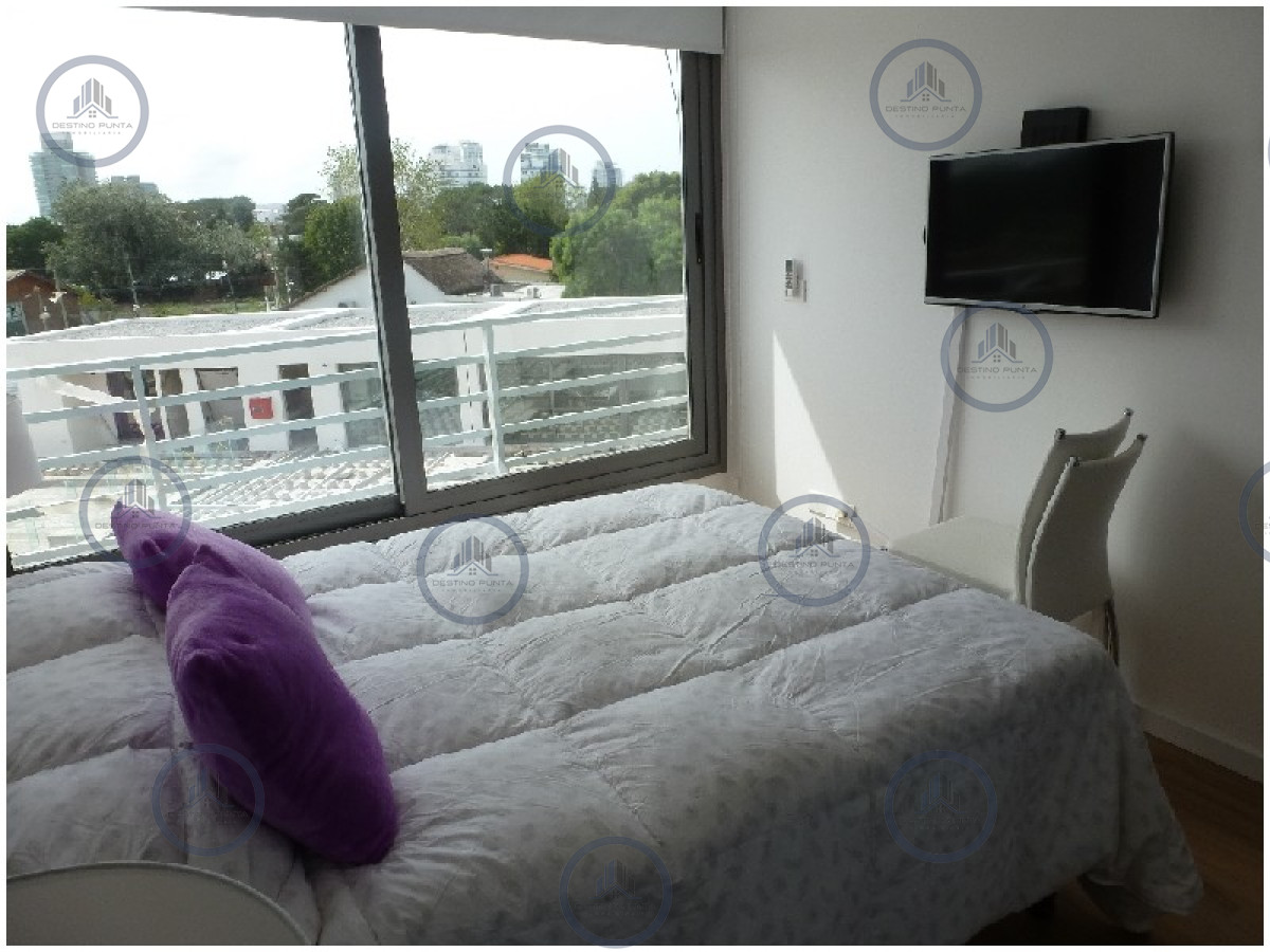 Apartamento ID.447 - Alquiler temporal de apartamento de dos dormitorios con dos baños en Playa Mansa, Punta del Este