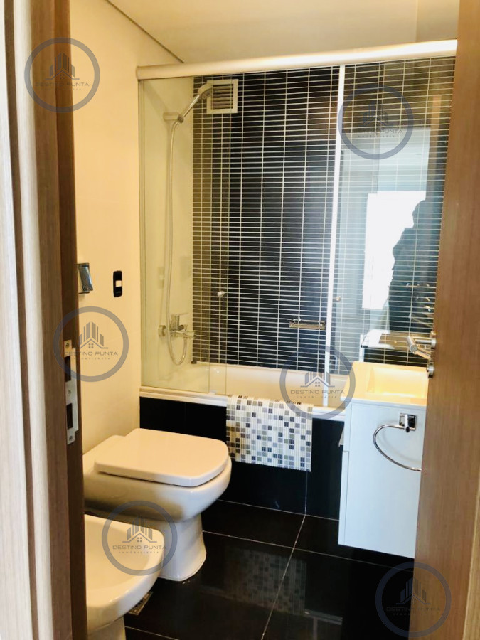 Apartamento ID.167 - Venta y alquiler temporario de apartamento piso alto en torre con servicios. Dos dormitorios más dependencia 
