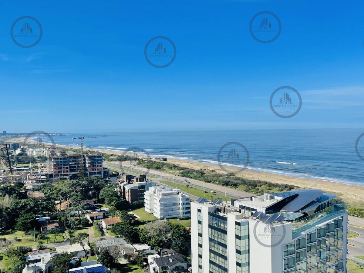 Apartamento ID.165 - Apartamento con Vista al Mar de 3 Dormitorios y Dependencia + Parrillero en Playa Brava, Punta del Este 