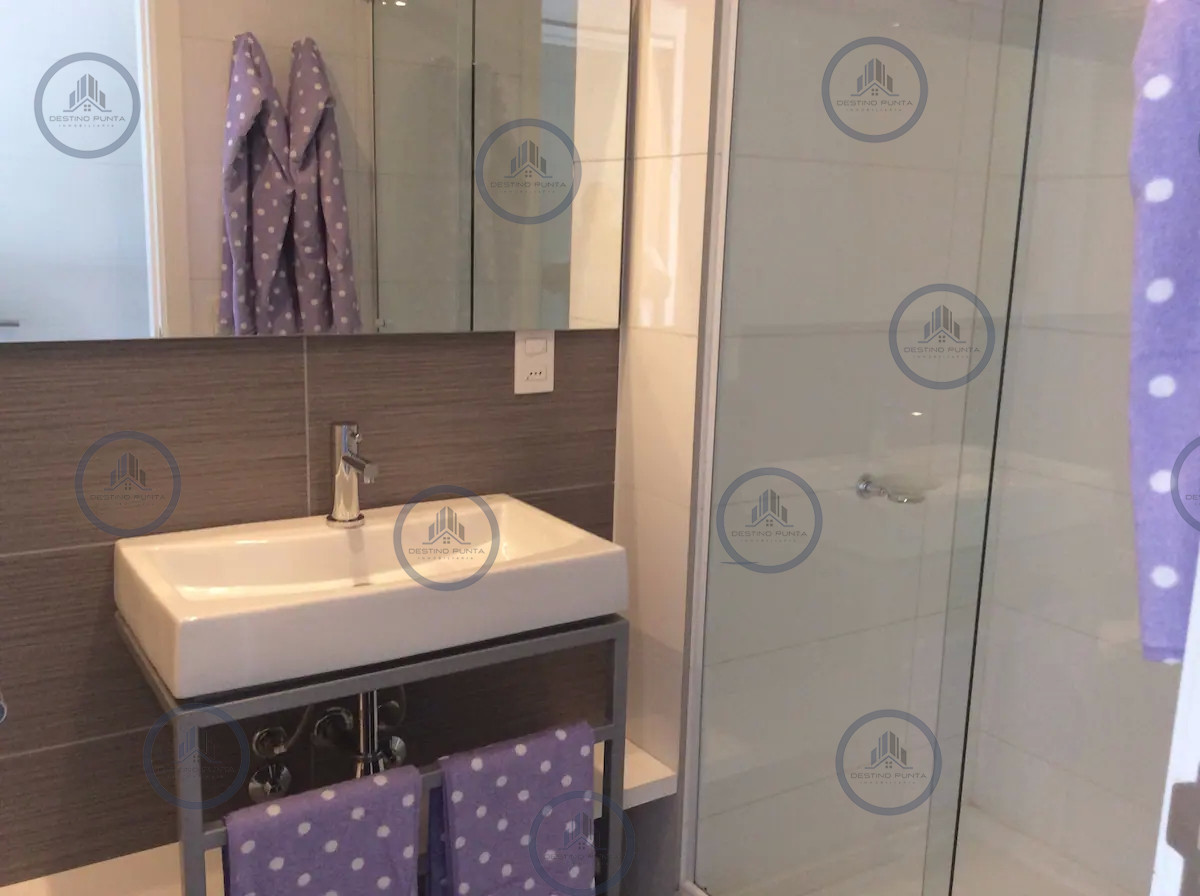 Apartamento ID.218 - Venta y alquiler de moderno departamento de tres dormitorios más dependencia a pasos de Playa Brava