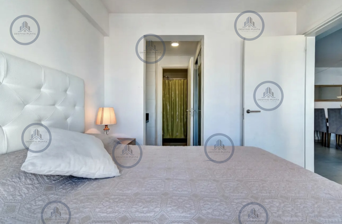 Apartamento ID.541 - Apartamento Céntrico de 2 Dormitorios con Vista al Mar, en el corazón de la Península de Punta del Este
