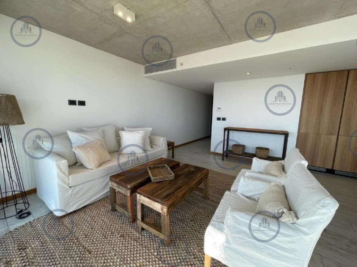 Apartamento ID.680 - Venta y alquiler de Apartamento de 1 Dormitorio en suite piso alto de Torre Surfside Village, Punta del Este