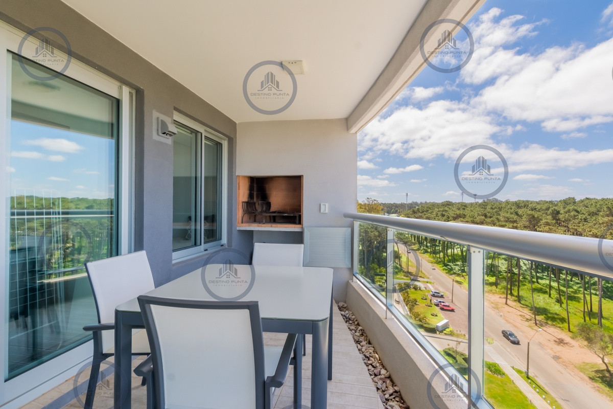 Apartamento ID.301 - Excelente Apartamento de 2 Dormitorios + Servicio en Brava con Vista al Mar