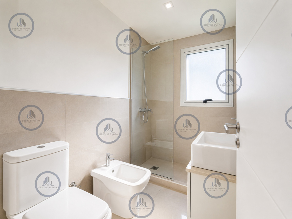 Apartamento ID.3106 - Apartamento de 3 Dormitorios en Primera Línea del Mar, Playa Brava Punta del Este