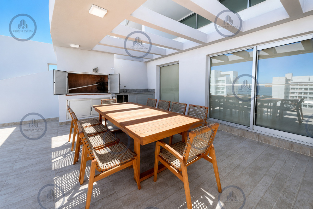 Apartamento ID.150 - Espectacular Penthouse Duplex con 4 Dormitorios + Dependencia y Terraza con Parrillero, en torre premium de Playa Brava, Punta del Este