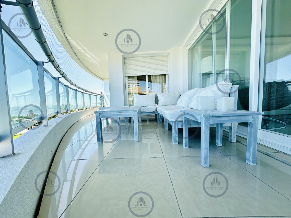 Apartamento ID.1708 - Alquiler temporario de gran apartamento de 4 dormitorios más dependencia en Playa Mansa