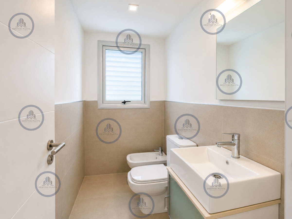 Apartamento ID.3106 - Apartamento de 3 Dormitorios en Primera Línea del Mar, Playa Brava Punta del Este
