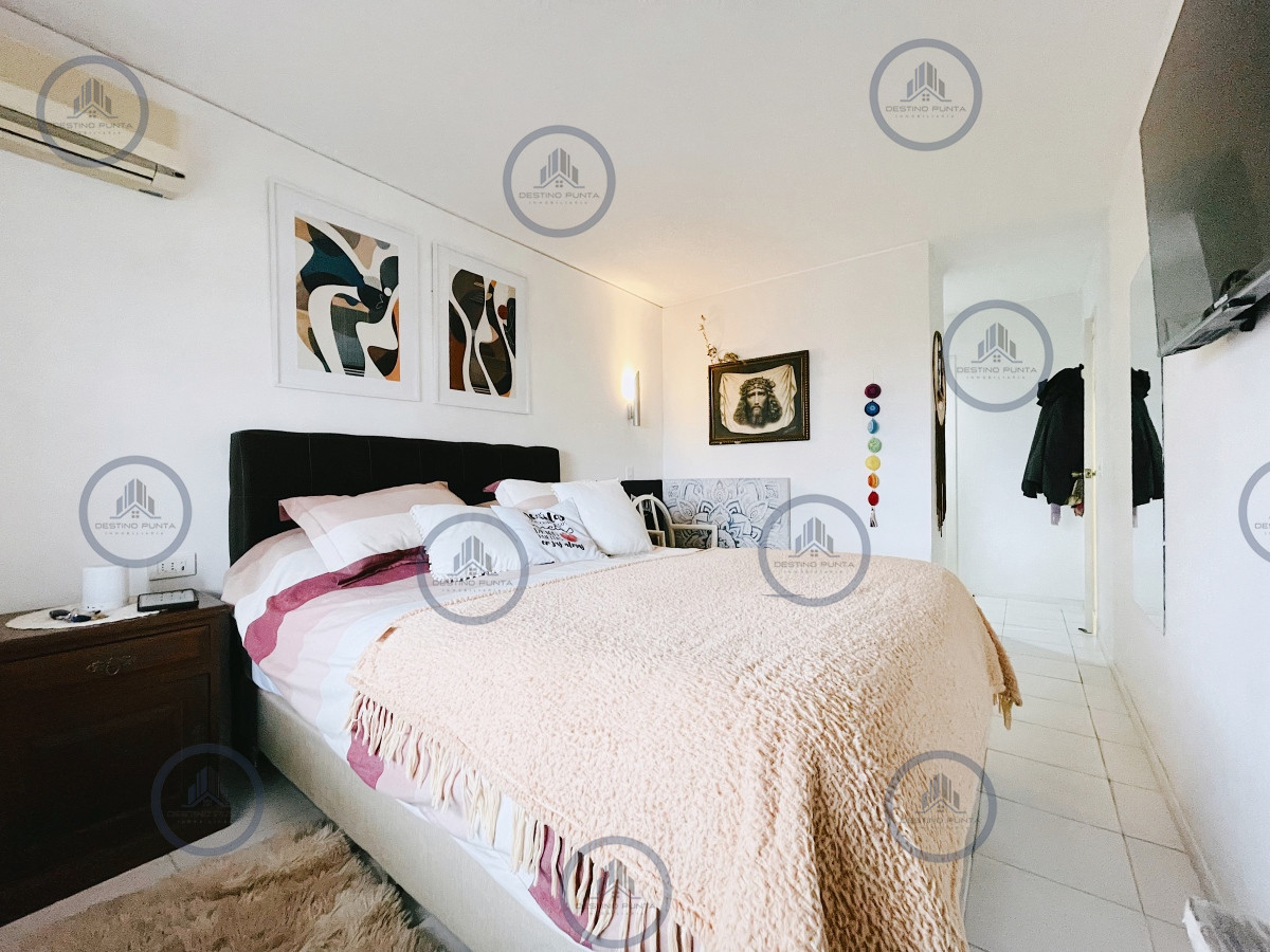 Apartamento ID.2075 - Excelente Apartamento de 2 Dormitorios Frente a Los Dedos, Playa Brava Punta del Este