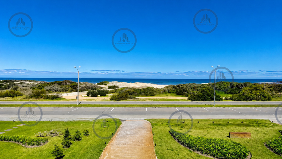 Apartamento ID.3106 - Apartamento de 3 Dormitorios en Primera Línea del Mar, Playa Brava Punta del Este