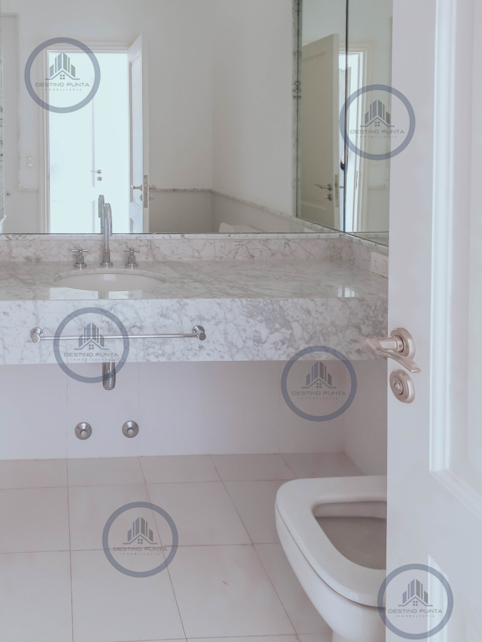 Apartamento ID.230 - Exclusivo penthouse en venta de dos dormitorios sobre Playa Mansa