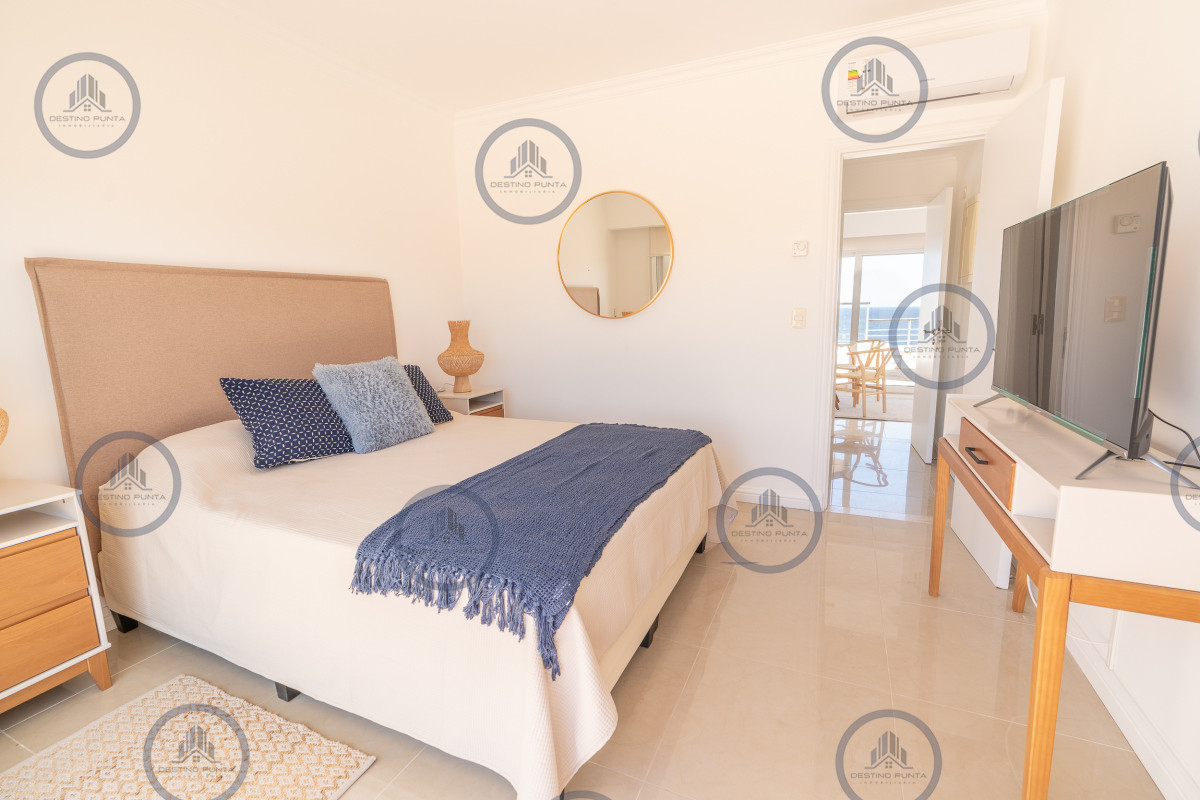 Apartamento ID.231 - Exclusivo penthouse en venta de 3 dormitorios vista al mar, piscina y parrillero de uso exclusivo sonbre Playa Mansa, Pinares