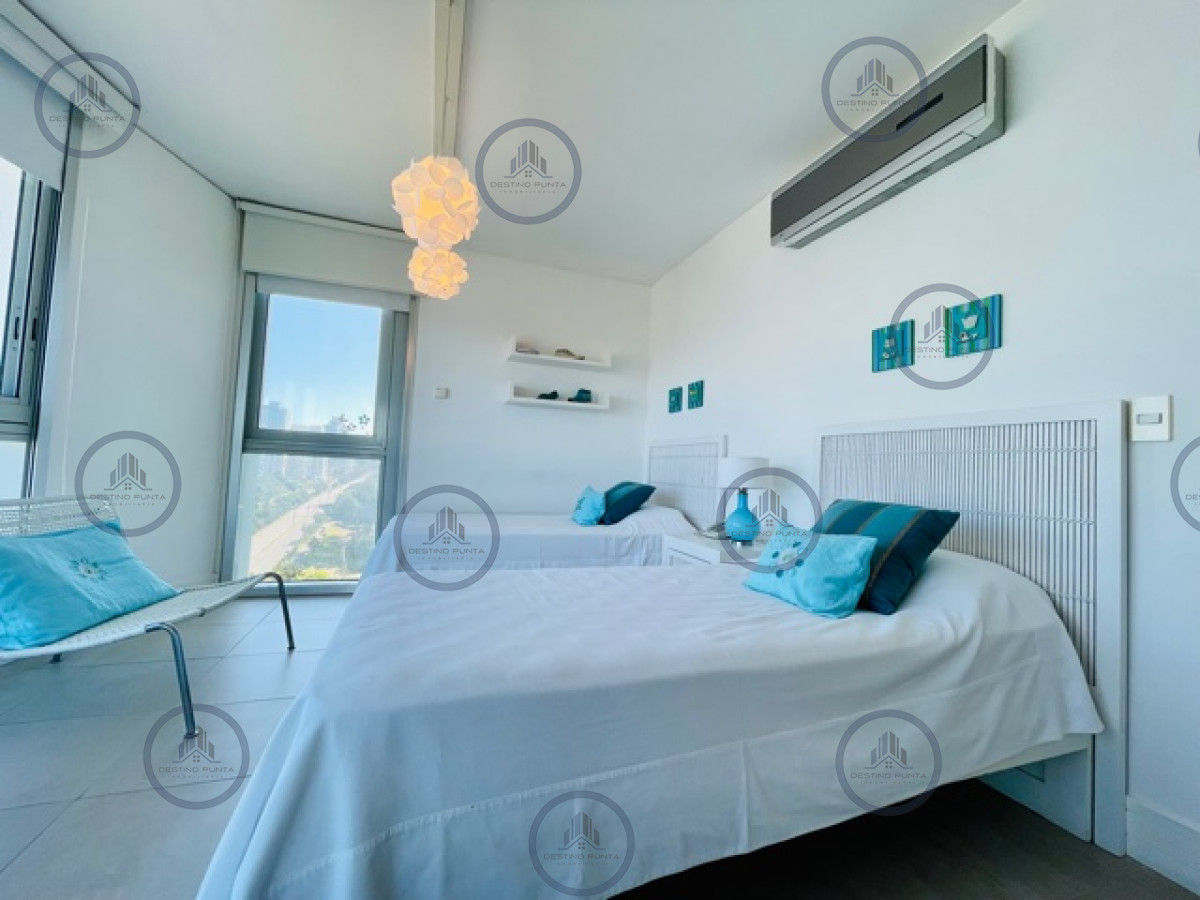 Apartamento ID.46 - Venta de apartamento premiun de tres dormitorios más dependencia en torre de categoría sobre playa Brava, Punta del Este