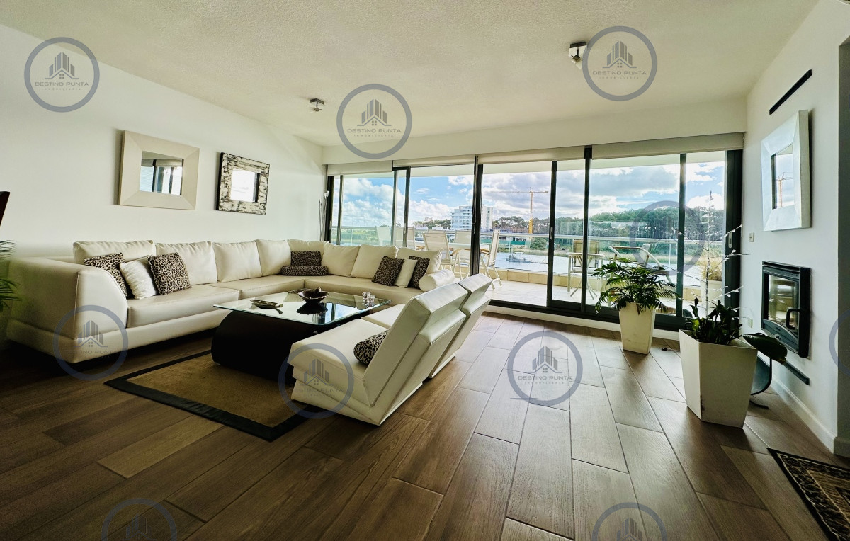 Apartamento ID.1529 - Alquiler temporal y anual de apartamento de tres dormitorios frente al mar en Pinares, playa Mansa