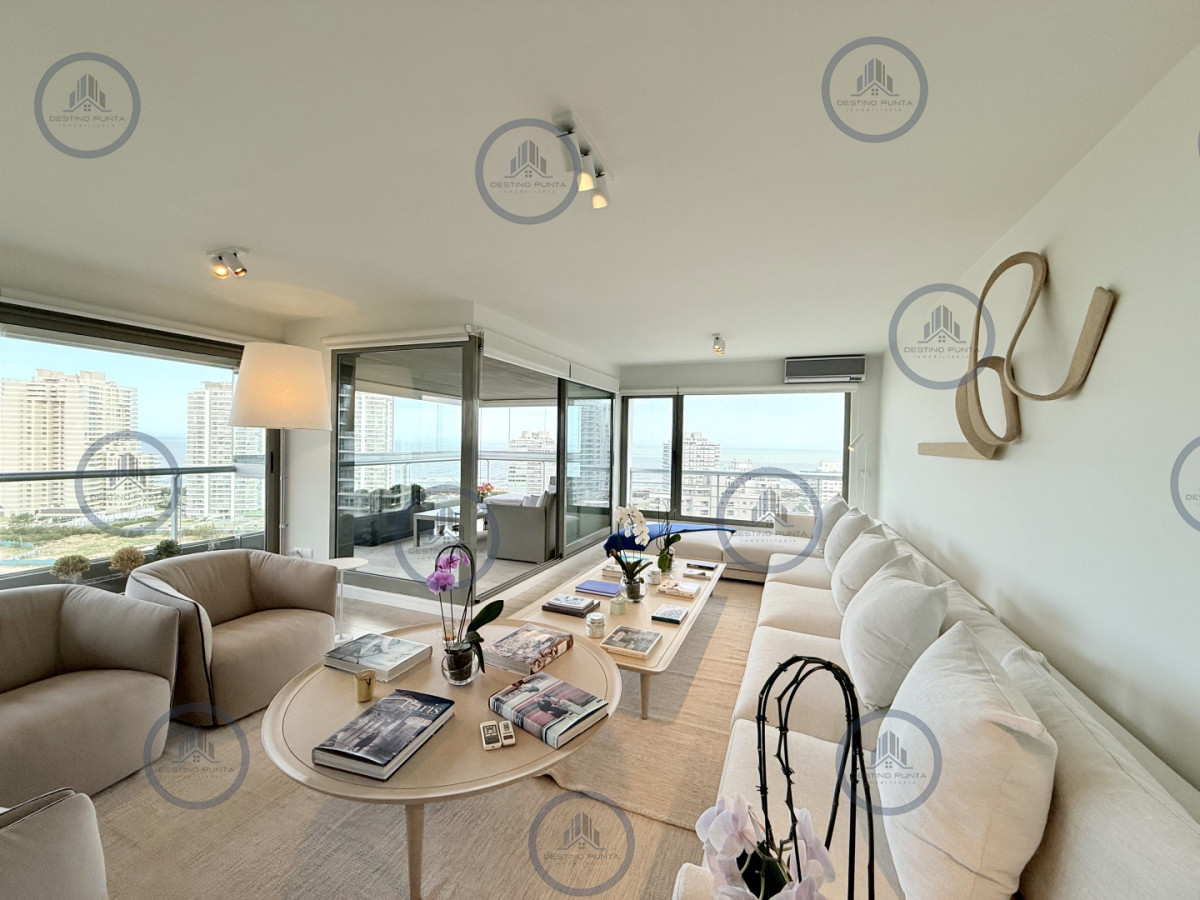 Apartamento ID.2036 - Apartamento Penthouse finamente decorado de 3 dormitorios con parrillero propio en venta, Roosevelt Brava, Punta del Este