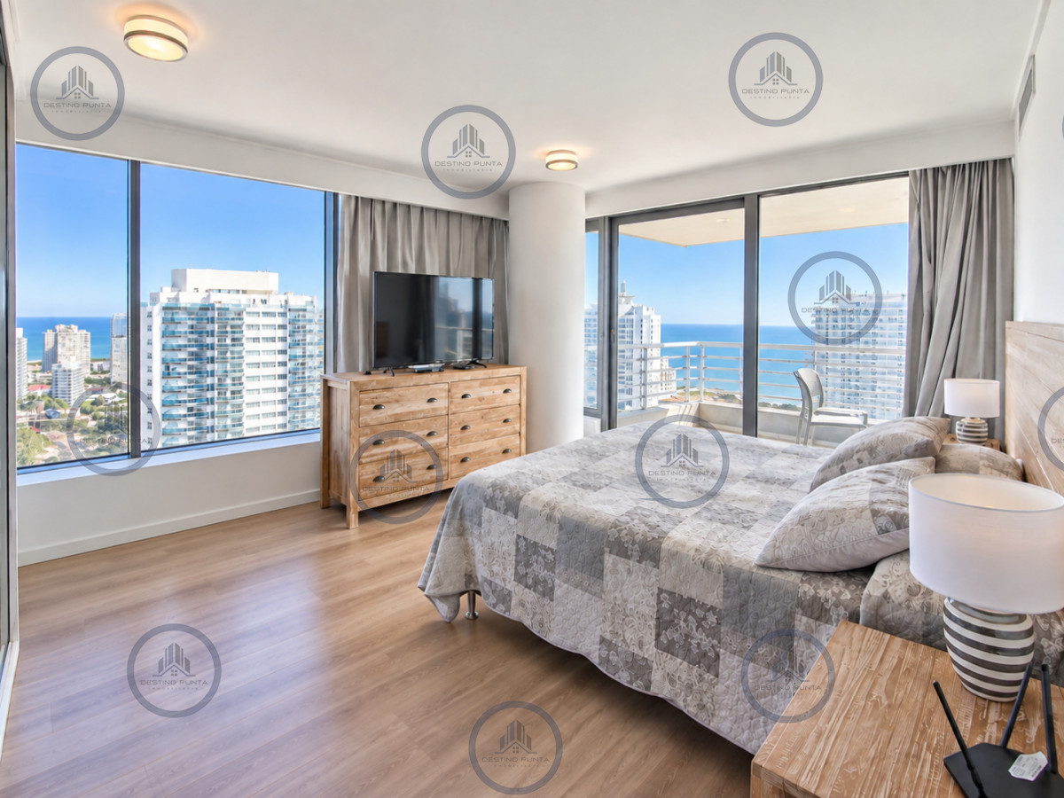 Apartamento ID.3292 - Penthouse Dúplex de 3 Dormitorios en suite con Parrillero, Jacuzzi y Amplias Terrazas con vistas panorámicas. Playa Mansa, Punta del Este