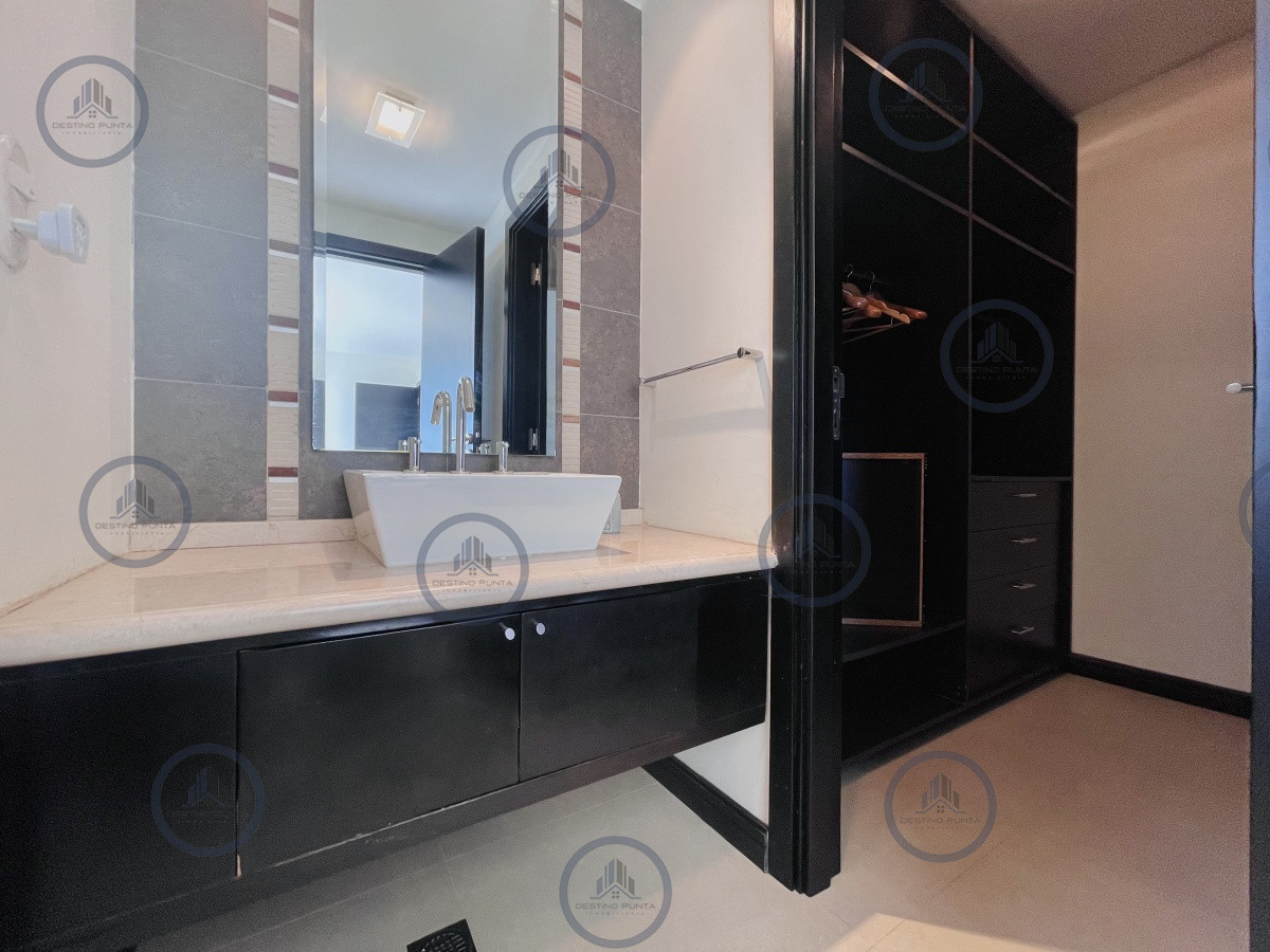 Apartamento ID.1226 - Venta de Excelente Penthouse de 2 Dormitorios y Parrillero con vistas a Playa Mansa, Punta del Este