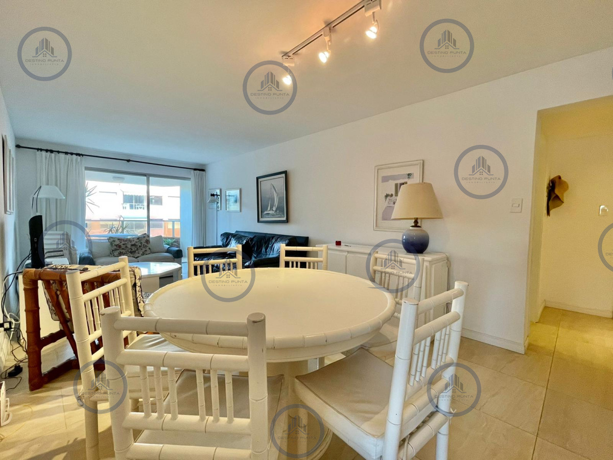 Apartamento de 3 Dormitorios Frente a Playa Mansa - Punta del Este — fotografía 3