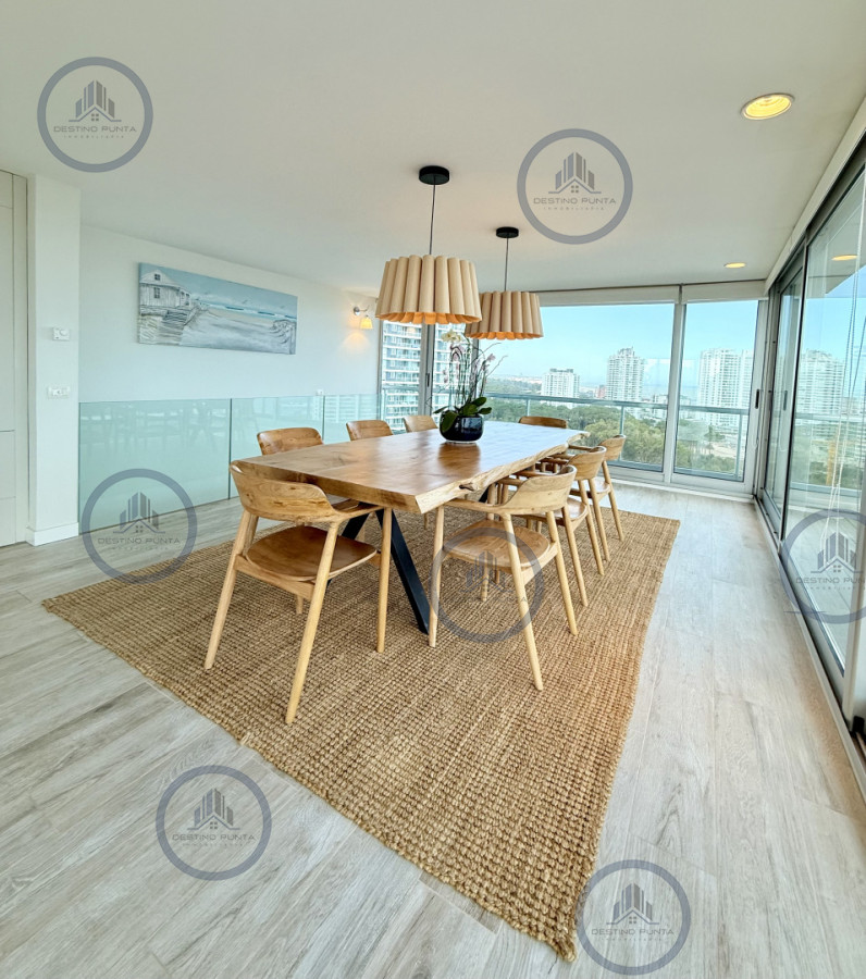 Apartamento ID.2036 - Apartamento Penthouse finamente decorado de 3 dormitorios con parrillero propio en venta, Roosevelt Brava, Punta del Este