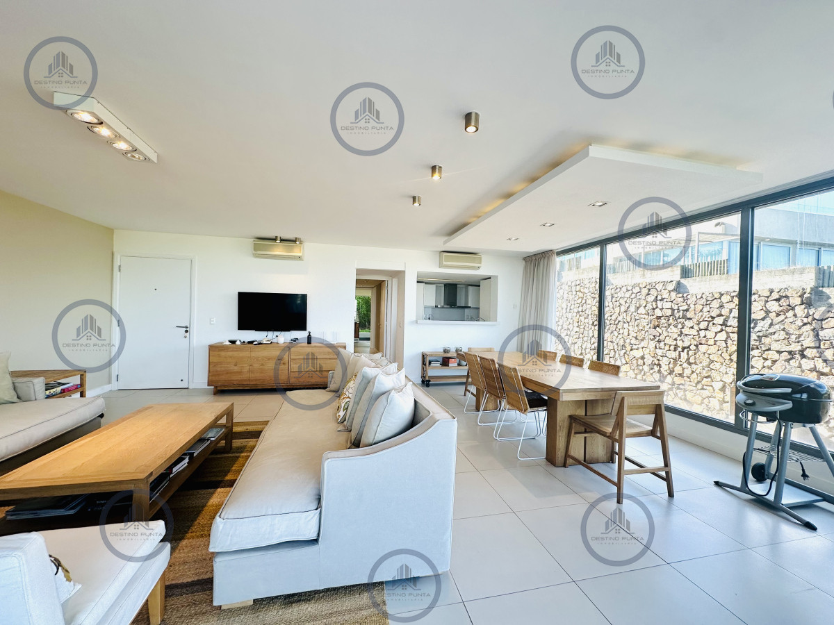Apartamento ID.112 - Venta OPORTUNIDAD de exclusivo departamento de tres dormitorios y Parrillero en Punta Ballena