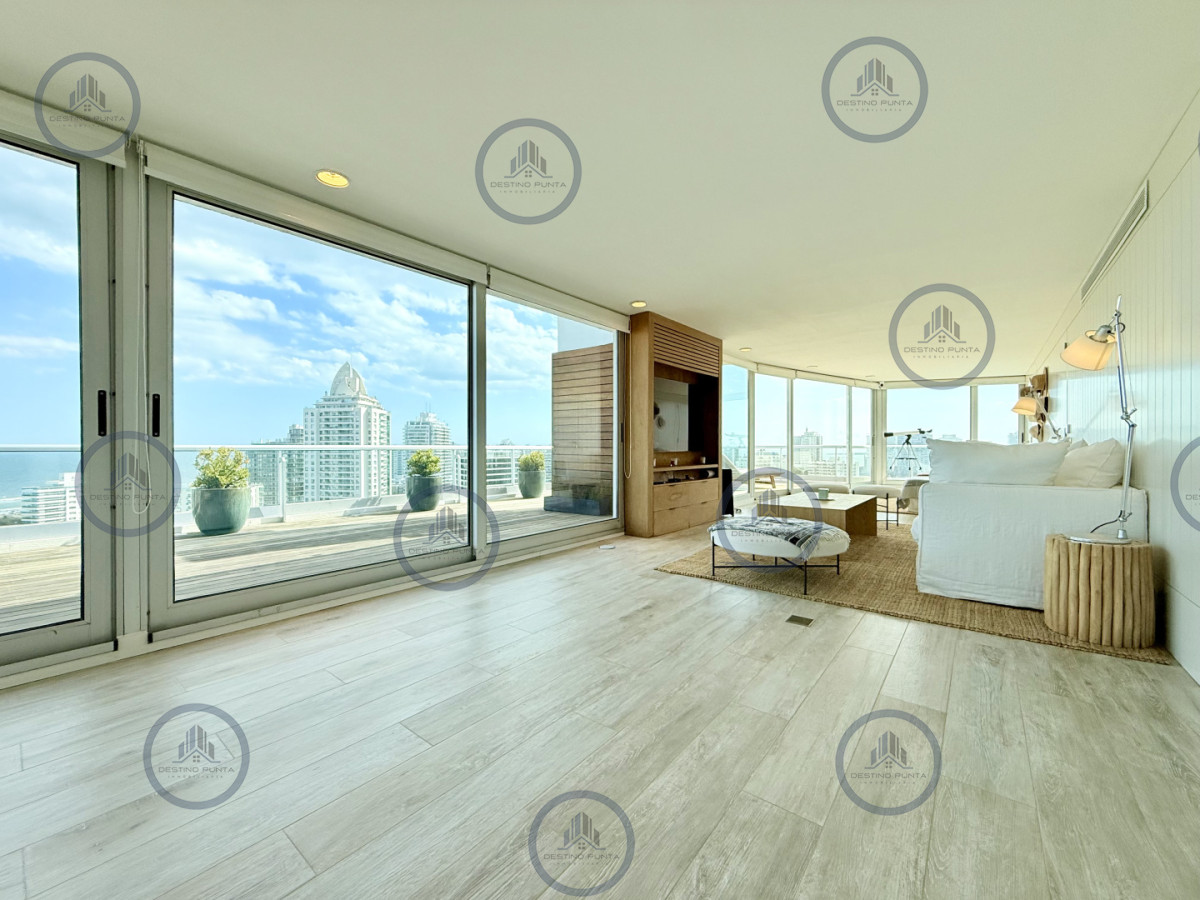 Apartamento ID.2036 - Apartamento Penthouse finamente decorado de 3 dormitorios con parrillero propio en venta, Roosevelt Brava, Punta del Este