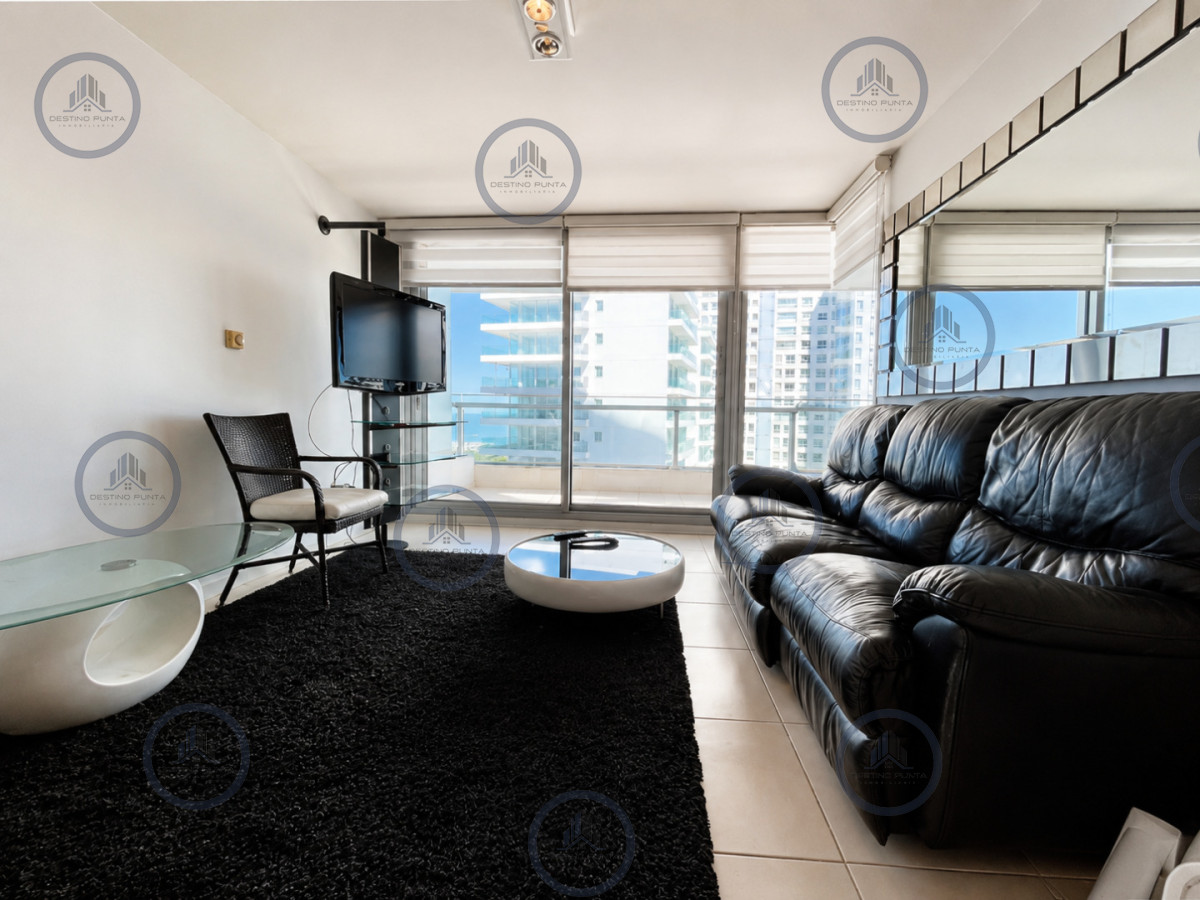 Apartamento ID.58 - Apartamento de 2 Dormitorios a metros del mar y torre moderna, playa Mansa, Punta del Este