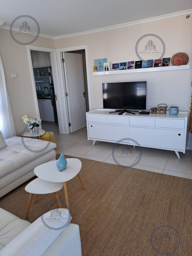 Apartamento ID.916 - Alquiler temporario de apartamento de dos dormitorios con dos baños en torre con servicios sobre Roosevelt