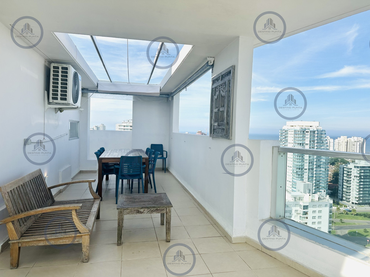 Apartamento ID.1226 - Venta de Excelente Penthouse de 2 Dormitorios y Parrillero con vistas a Playa Mansa, Punta del Este