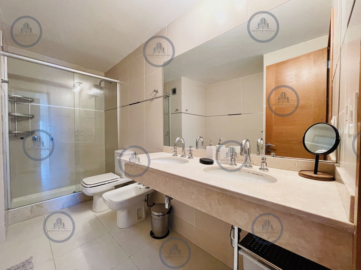 Apartamento ID.216 - Excelente Apartamento de 2 Dormitorios con Vista al Mar, Playa Mansa