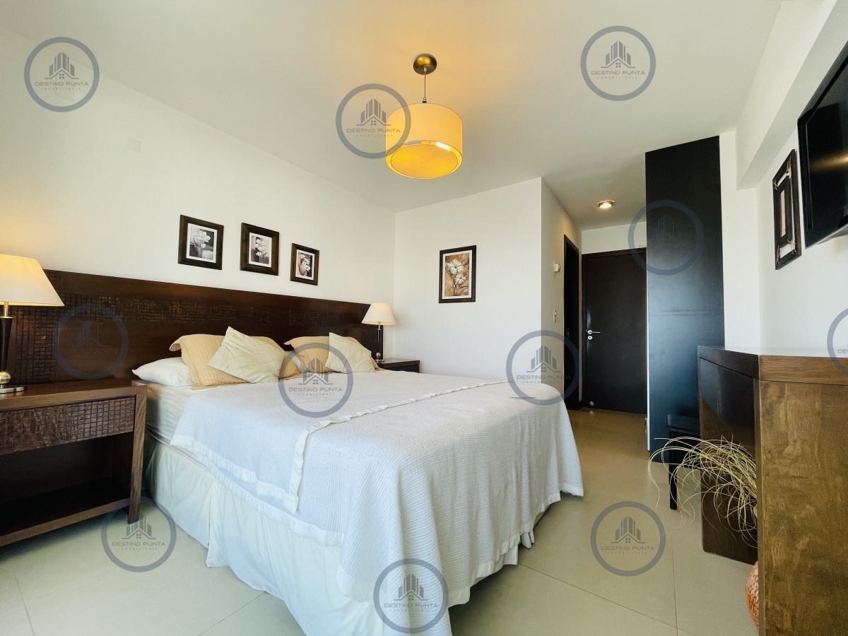 Apartamento ID.986 - Apartamento con Vista al Mar de 2 Dormitorios a Una Cuadra de la Playa, Punta del Este