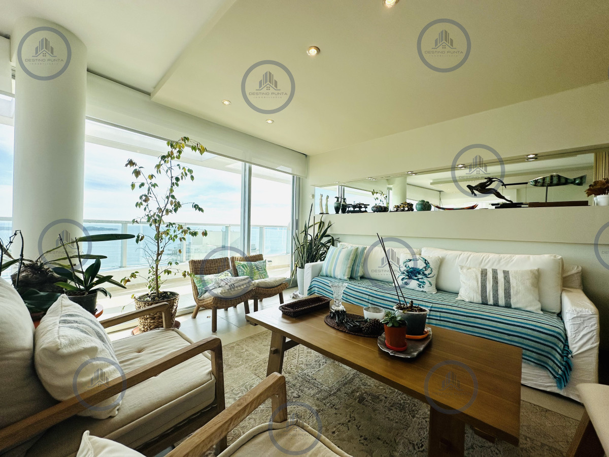 Apartamento ID.1226 - Venta de Excelente Penthouse de 2 Dormitorios y Parrillero con vistas a Playa Mansa, Punta del Este