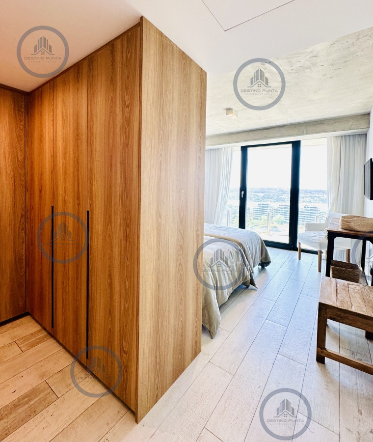 Apartamento ID.677 - Venta y alquiler de apartamento de tres dormitorios con tres suites moderno a estrenar, playa Brava