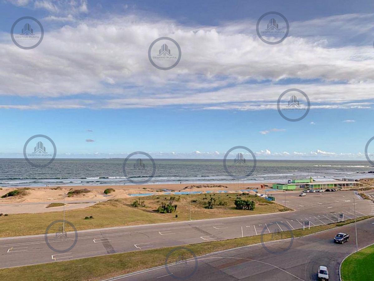 Apartamento ID.785 - Apartamento de 2 Dormitorios Frente a Playa Brava, Venta