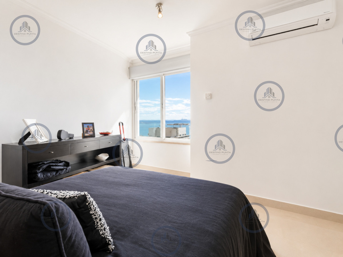 Apartamento ID.2321 - Penthouse Dúplex de 3 Dormitorios y Parrillero en Playa Mansa, Punta del Este