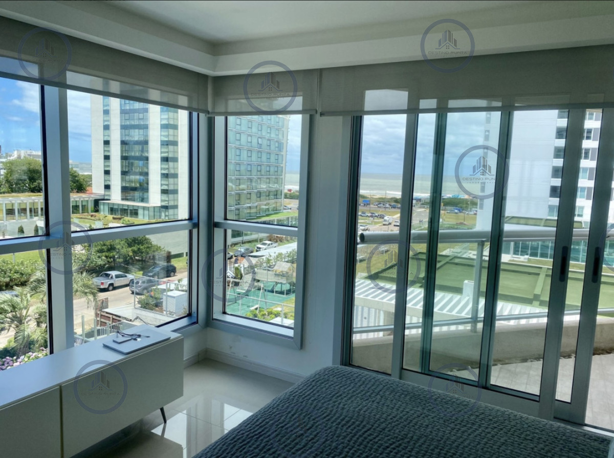 Apartamento ID.2896 - Alquiler temporal apartamento de 3 amplios dormitorios más dependencia con parrillero propio Playa Brava