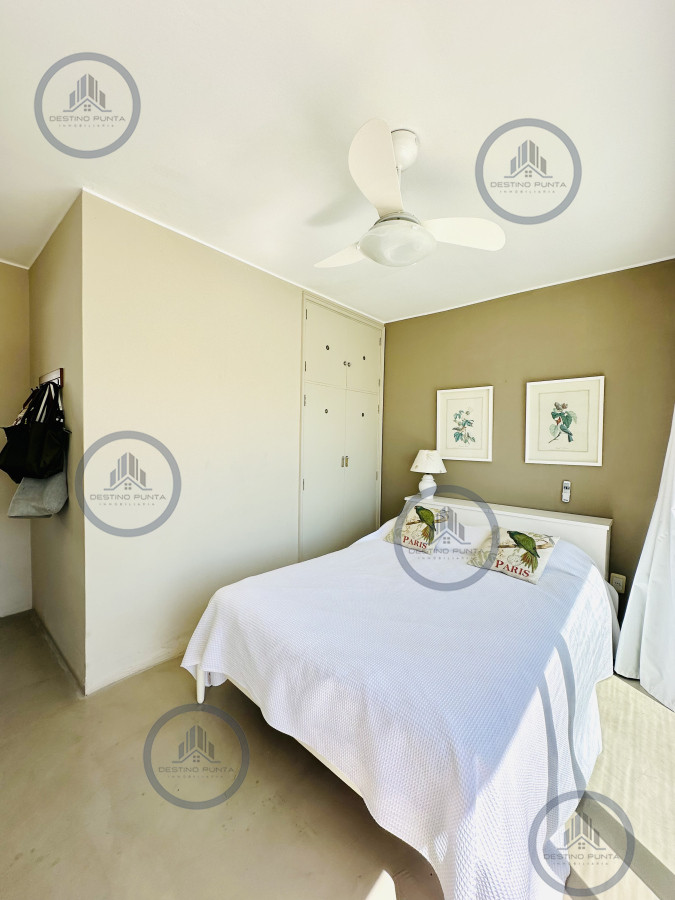 Apartamento ID.2461 - Alquiler y venta de apartamento con vista al Mar en Península de 3 dormitorios más dependencia