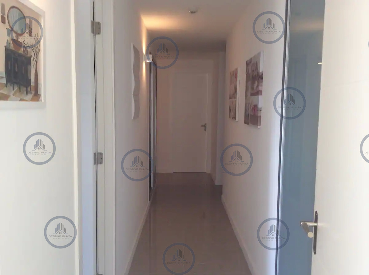 Apartamento ID.218 - Venta y alquiler de moderno departamento de tres dormitorios más dependencia a pasos de Playa Brava